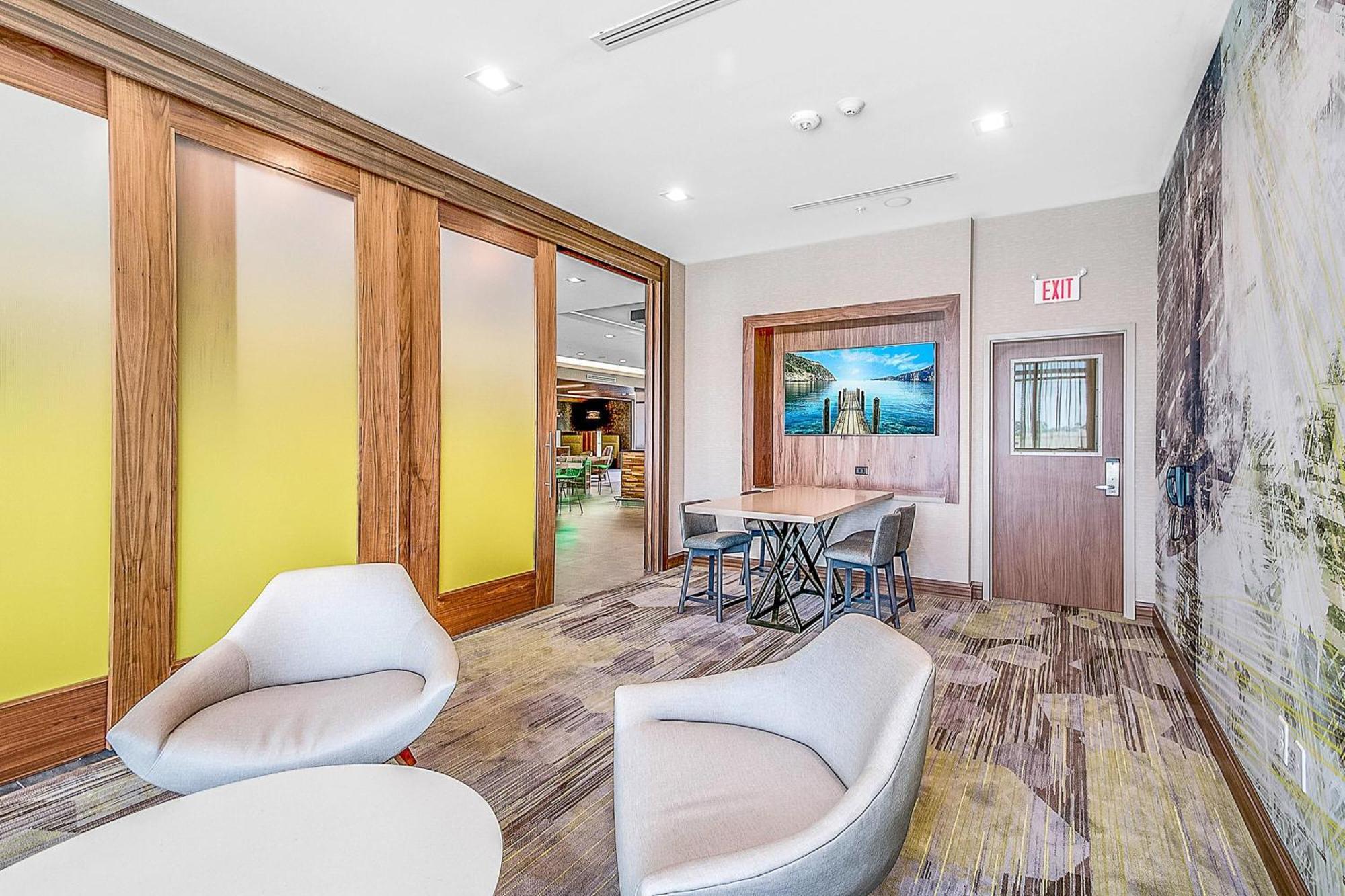 Hotel Courtyard By Marriott North