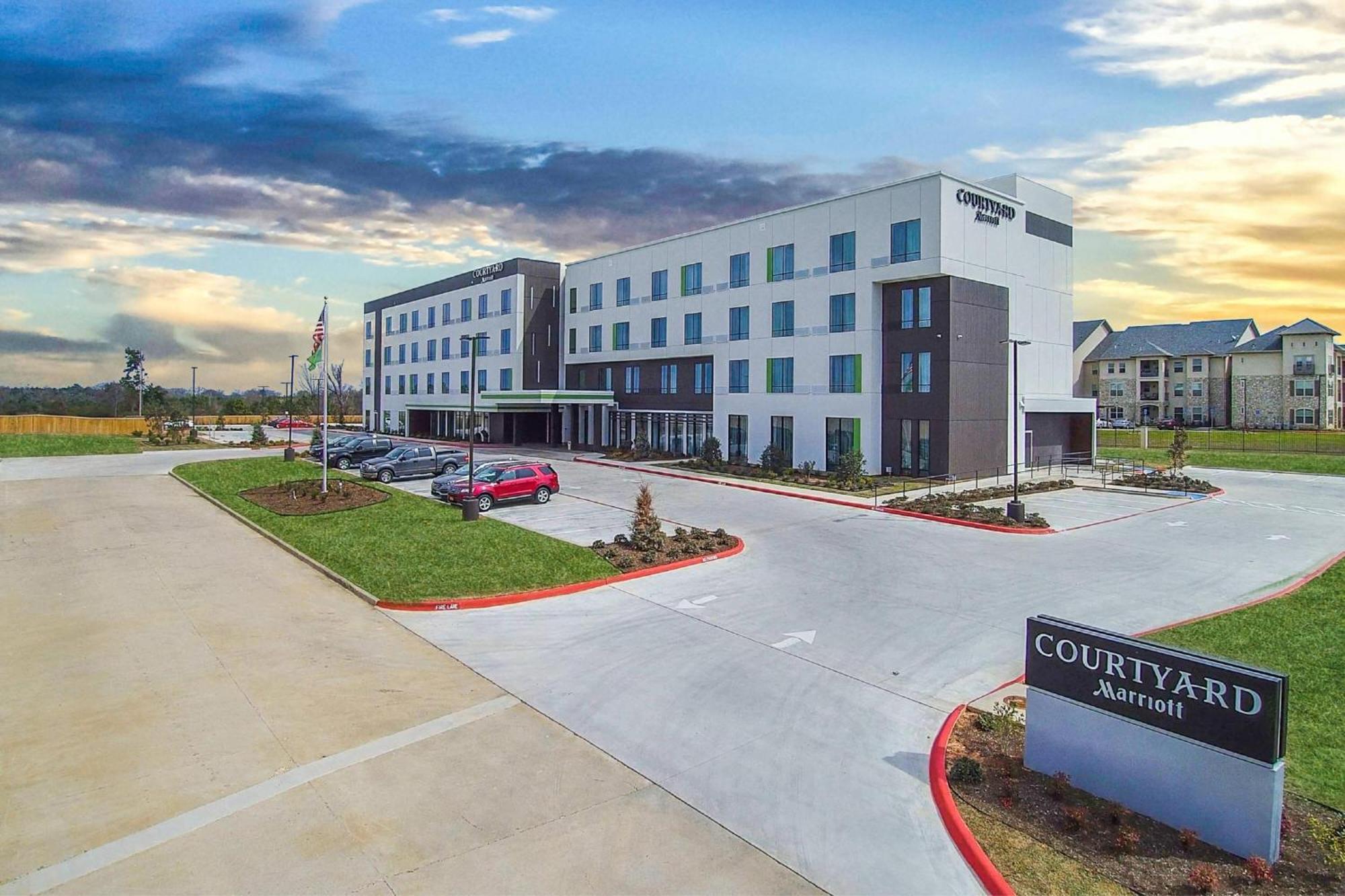 Hotel Courtyard By Marriott North